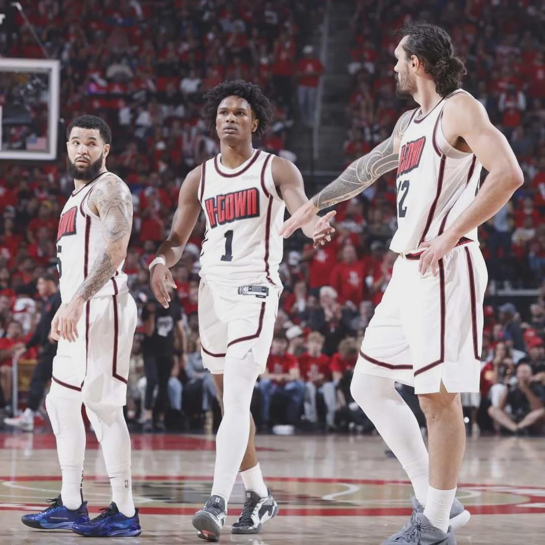 正式签约!3年3900万!再见了,湖人队