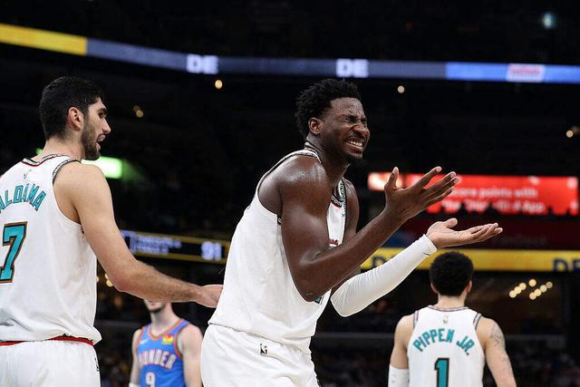 灰熊把贝恩送去魔术的交易达成后,最苦恼的是那些“局外人”?