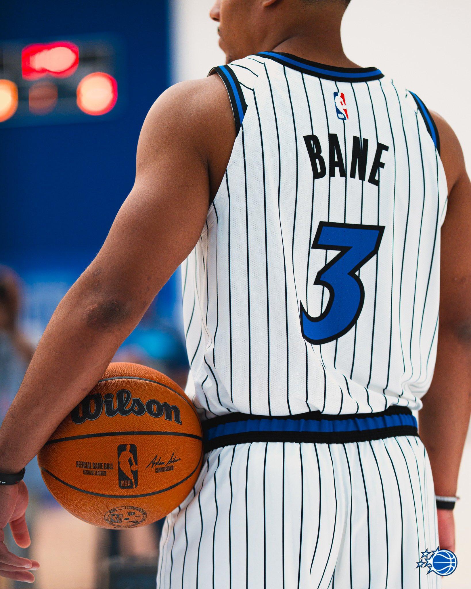 7换1完成贝恩上身魔术3号战袍喜笑颜开 魔术这新球衣帅不帅？