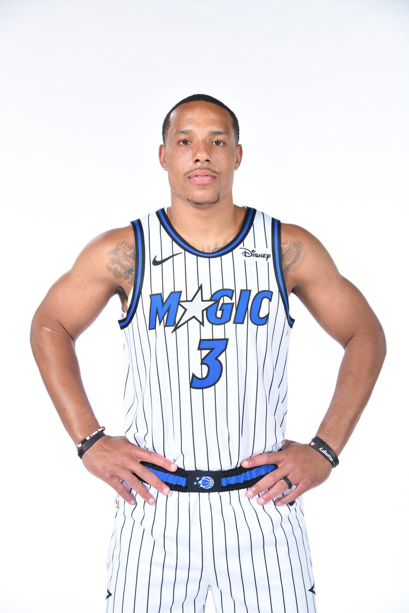 7换1完成贝恩上身魔术3号战袍喜笑颜开 魔术这新球衣帅不帅？