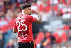 记者:尤文可能倾向于先租后买签桑乔,曼联更希望直接出售