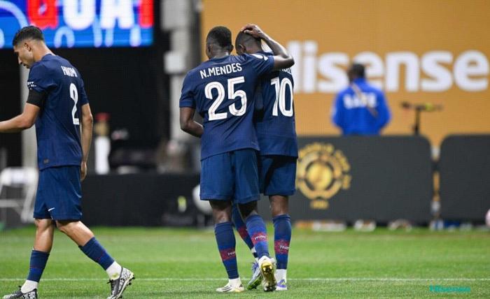 2-0!3-2!欧洲4豪门乱斗:断腿+染红!恩里克狂奔庆祝,太窒息