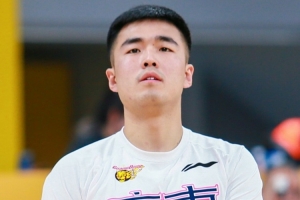 半岛体育-媒体人:张文逸留广东因成长空间 杜锋骂归骂&一直都愿给纠错机会