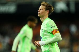 半岛体育全站-每体：德容、莱万回归巴萨训练，费兰对莱万特可能首发