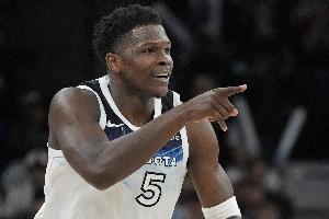 半岛体育全站-华子伤后返场砍28分!戈贝尔打趣:他喜欢出这种风头 但我们喜欢