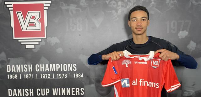 半岛体育入口-巴黎抢得埃基蒂凯 以追姆巴佩的方式签下高效新星