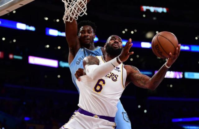 半岛体育app下载-拼尽全力仍遭惨败 无解詹姆斯反衬湖人真实水平