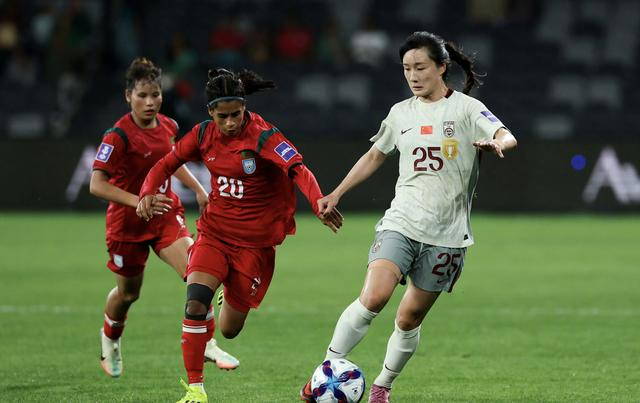 半岛体育全站-中国女足亚洲杯首胜，暴露四大问题！最新排名出炉，小组第一难了|马德兴|球队|比赛|对手|体能_新浪体育_新浪新闻