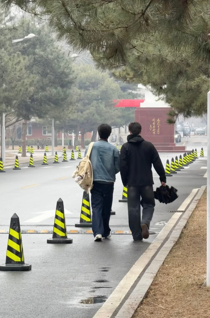 半岛体育-官俊臣现身北京体育大学引关注|北体_新浪娱乐_新浪新闻