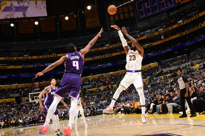 詹姆斯再创纪录，助攻升队史第五，41岁后21次20+历史第一！|湖人|迈克-詹姆斯|洛杉矶湖人队|nba|篮板_新浪体育_新浪新闻