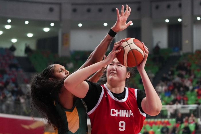 半岛体育全站-记者观察︱“以老带新”的中国女篮暴露问题|中国队|王思雨|女篮世界杯|张子宇|比赛_新浪体育_新浪新闻